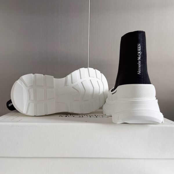 Alexander Mcqueen Lace-up White and Black