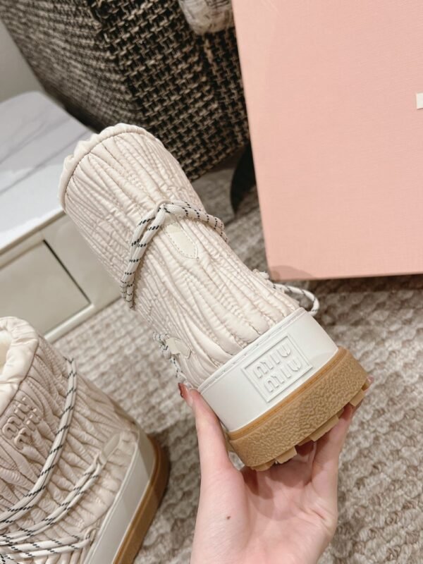 Miu Miu  Snow  Boots Down Wrinkles Cream