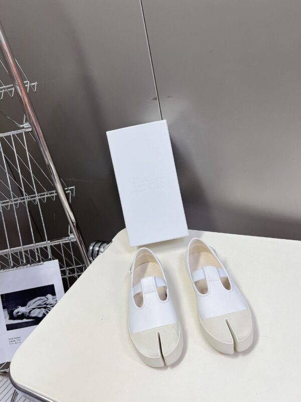 MM6 Canvas Tabi Leather White