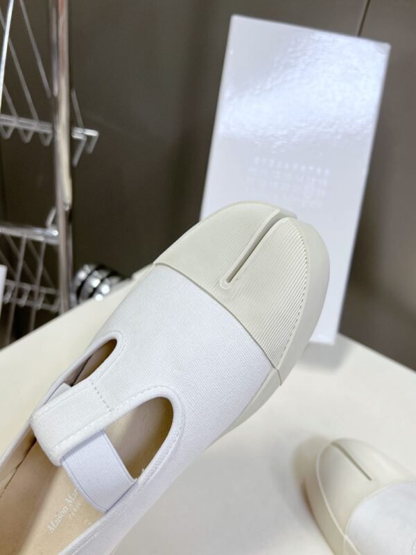 MM6 Canvas Tabi White