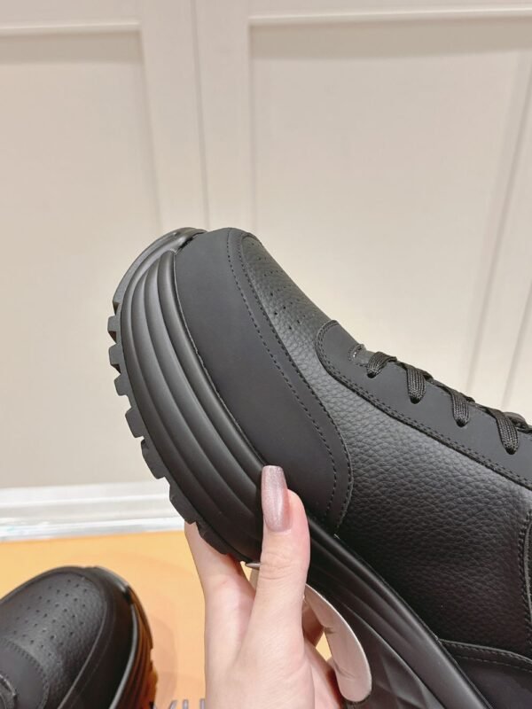 Louis Vuitton RUN AWAY Black