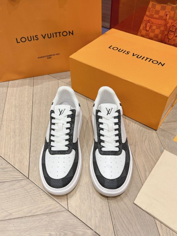 Louis Vuitton Men White Black