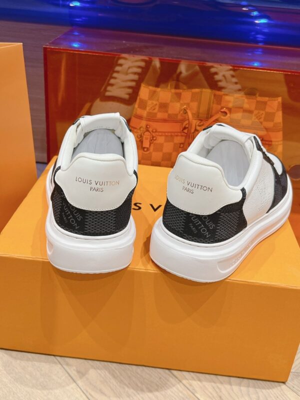 Louis Vuitton Men White Black