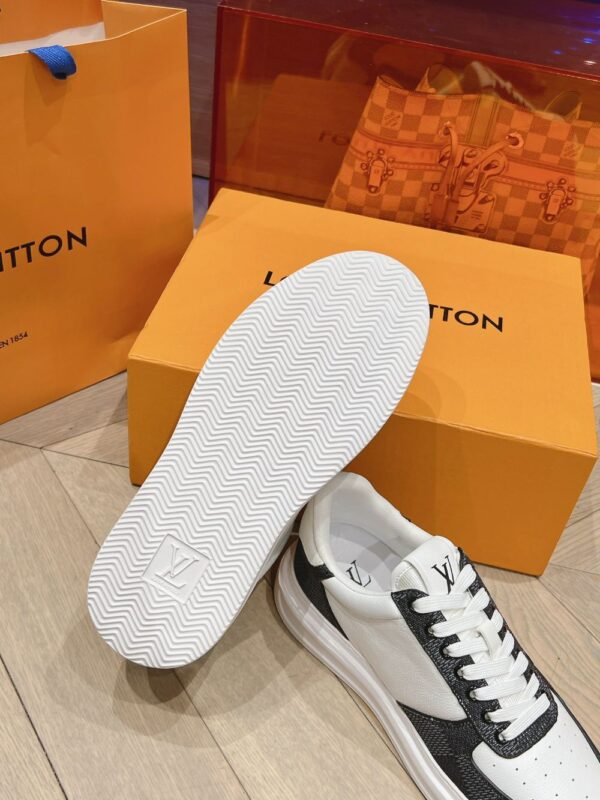 Louis Vuitton Men White Black