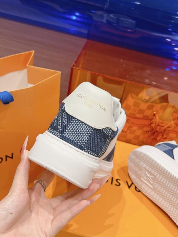 Louis Vuitton Men White Blue