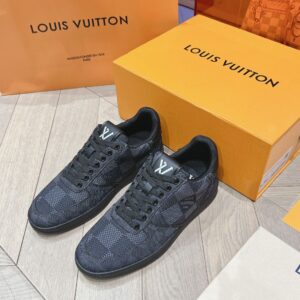 Louis Vuitton Men Black