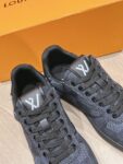 Louis Vuitton Men Black