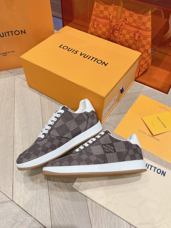 Louis Vuitton Men Brown