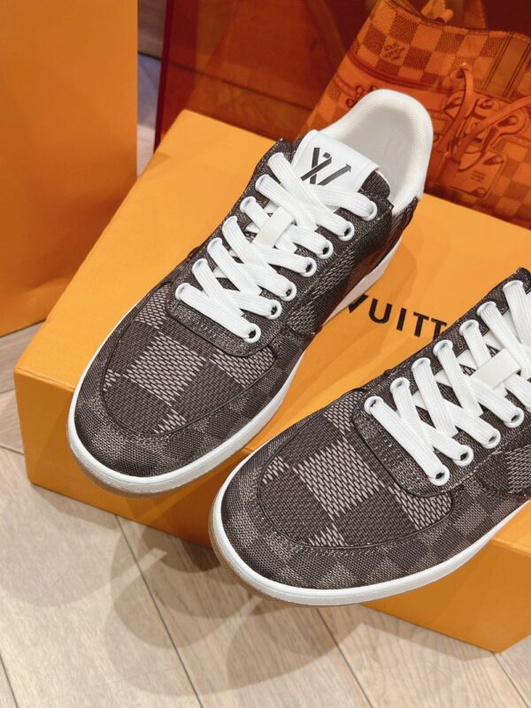 Louis Vuitton Men Brown