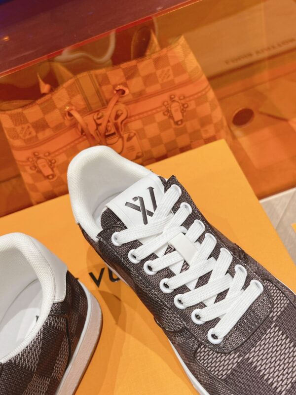 Louis Vuitton Men Brown