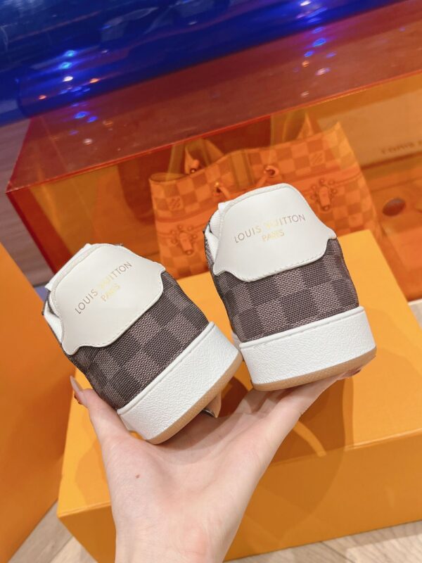 Louis Vuitton Men Brown