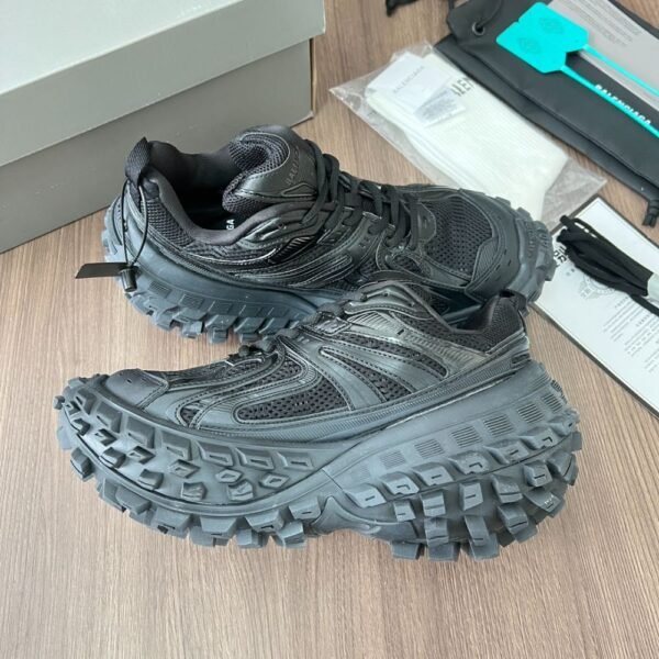 Balenciaga Bouncer Black