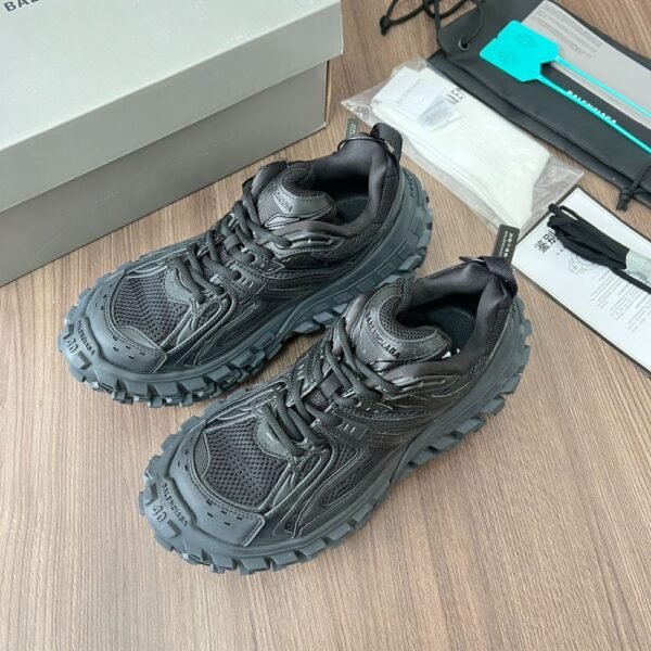 Balenciaga Bouncer Black