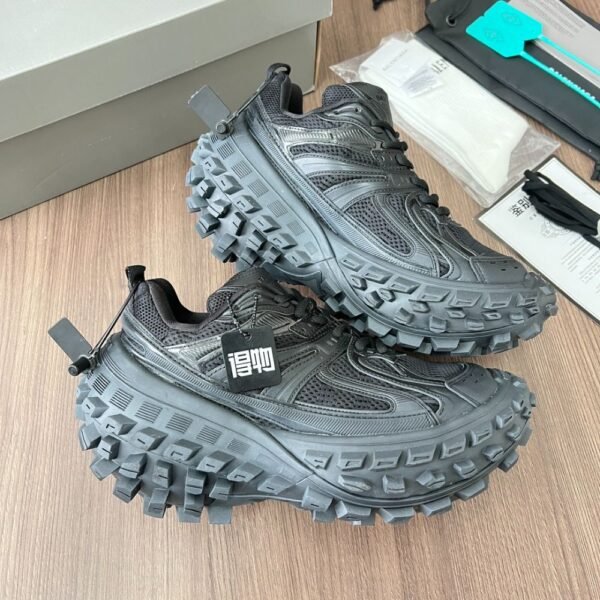 Balenciaga Bouncer Black