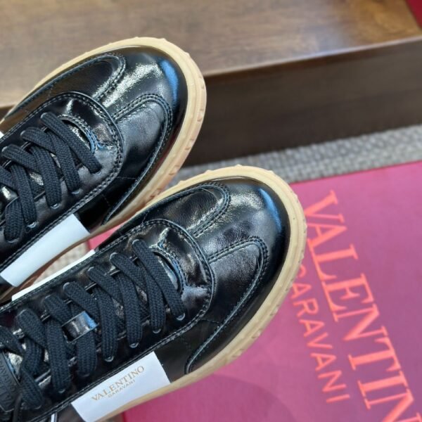 Valentino GAT Black White