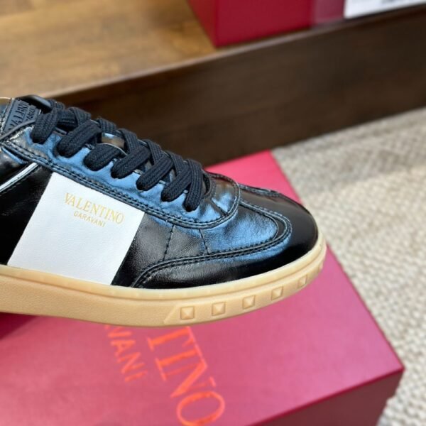 Valentino GAT Black White