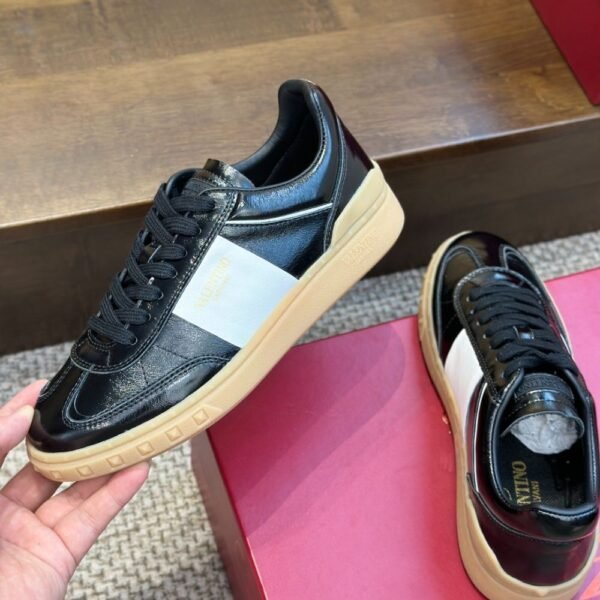 Valentino GAT Black White