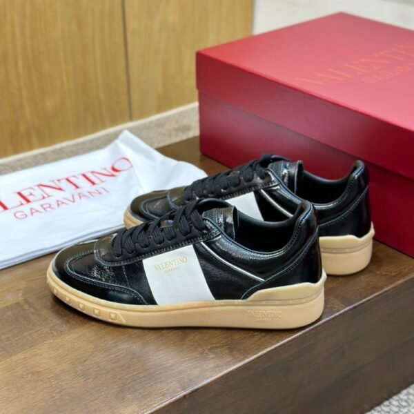 Valentino GAT Black White