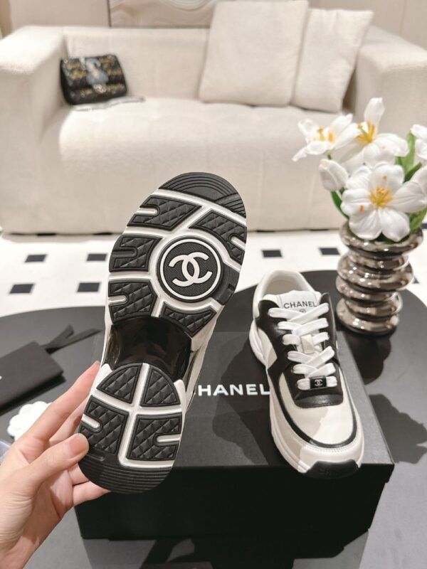 Chanel 22ss Sneakers Black and White