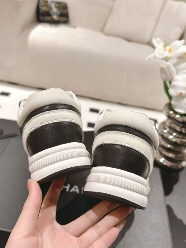 Chanel 22ss Sneakers Black and White