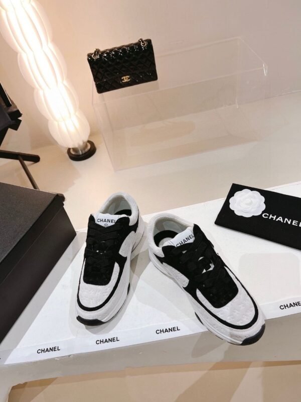 Chanel 22ss Sneakers Black and White