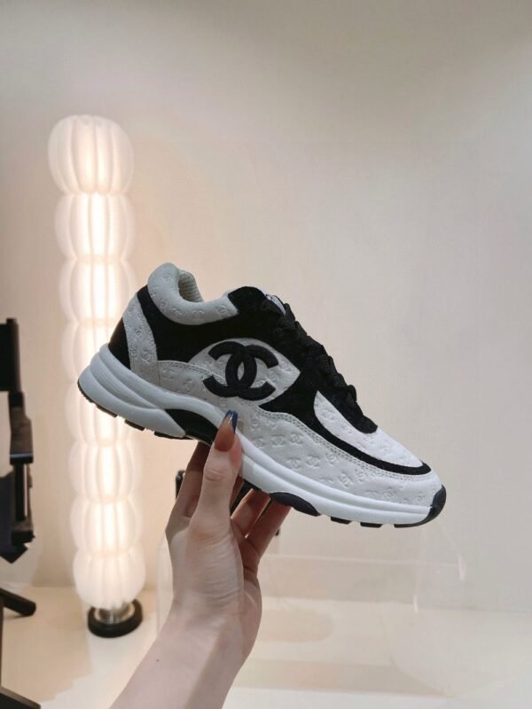 Chanel 22ss Sneakers Black and White