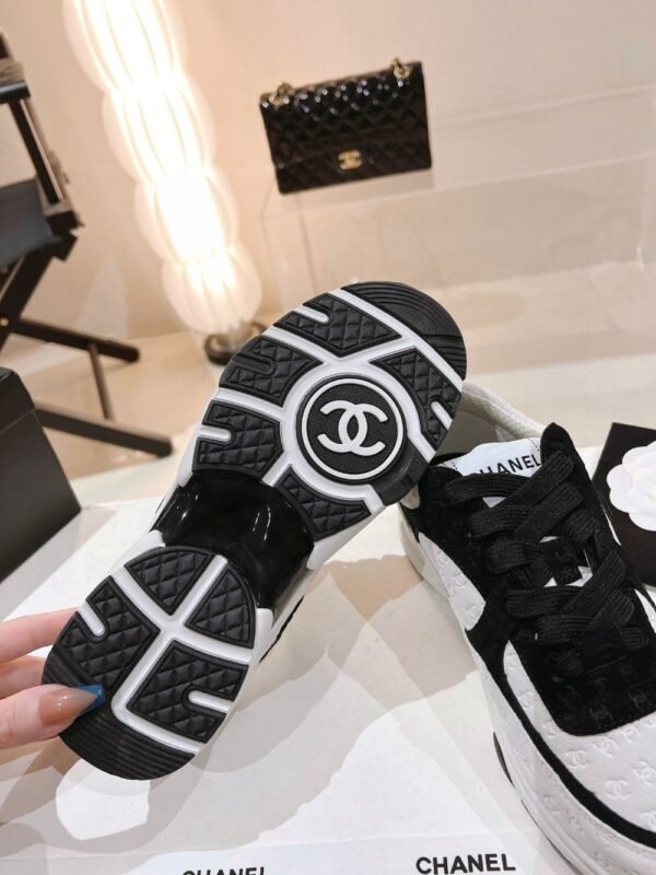 Chanel 22ss Sneakers Black and White