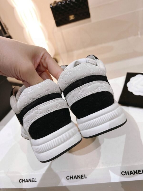 Chanel 22ss Sneakers Black and White