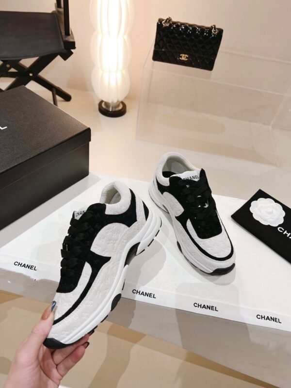 Chanel 22ss Sneakers Black and White
