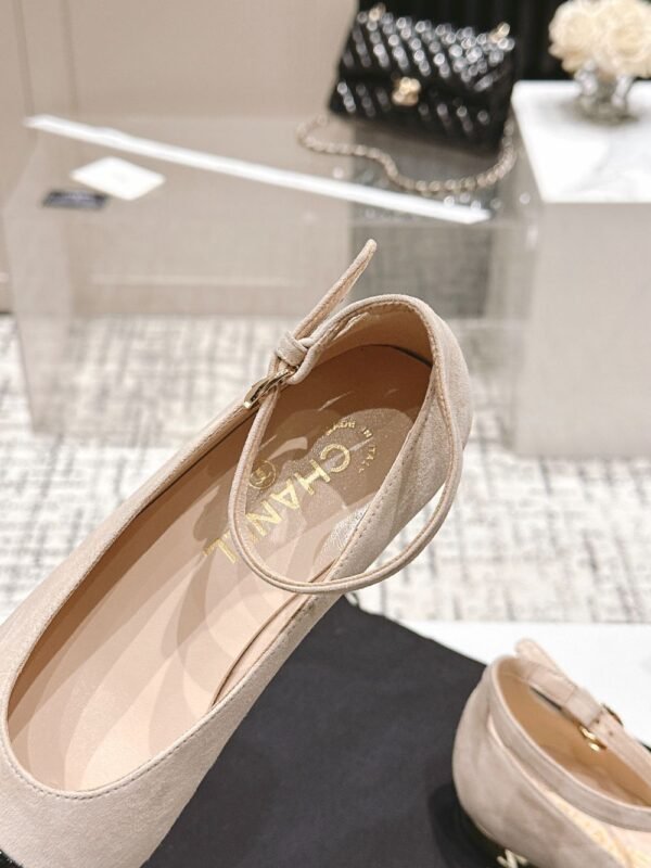 Chanel 24ss Cream Black