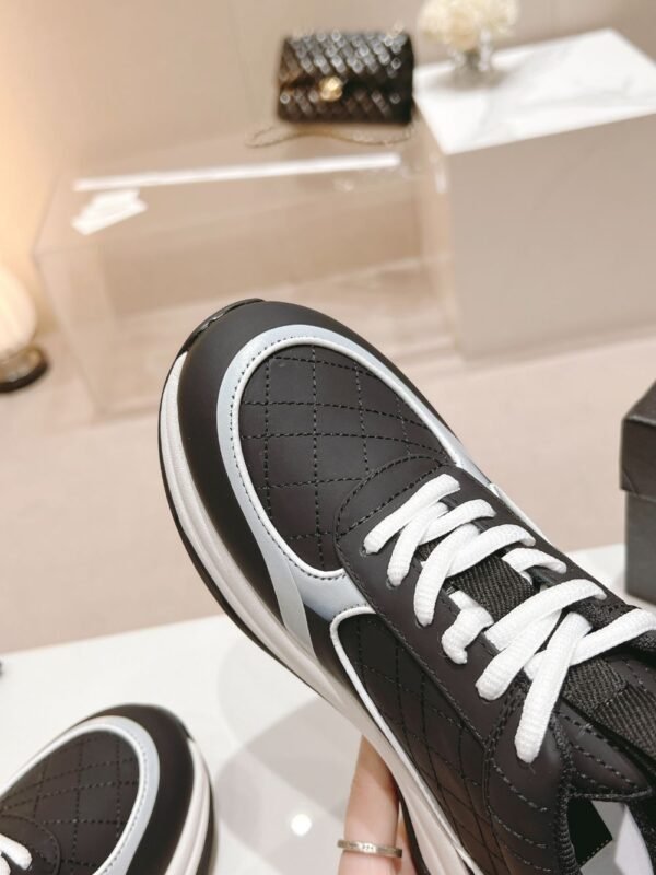 Chanel 24ss Sneaker women Black White