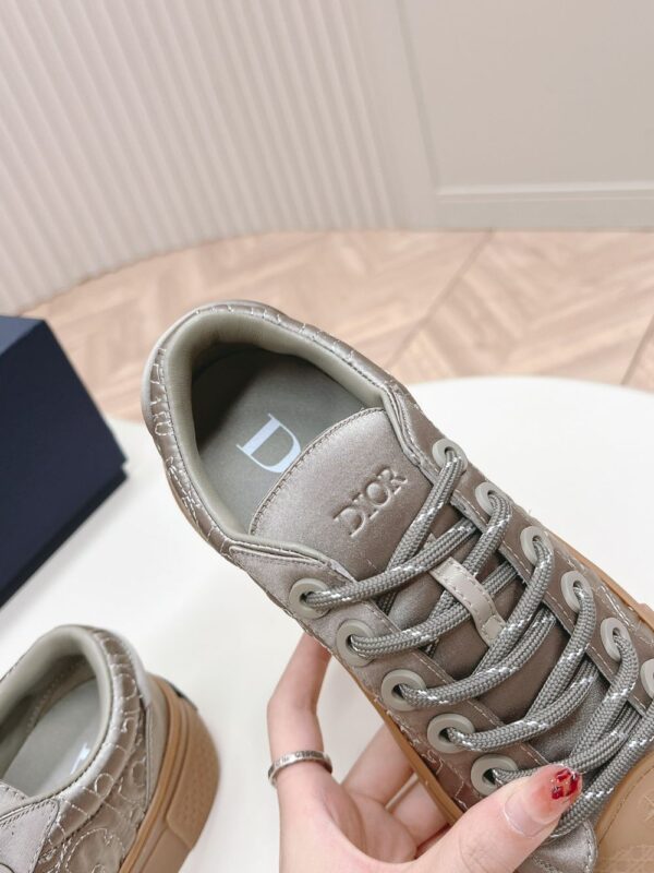 Dior B33  Light Grey Brown