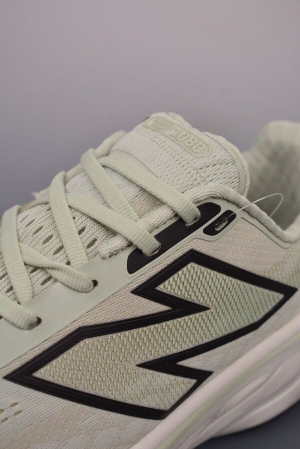 New Balance Fresh Foam Evoz v2 Light Green