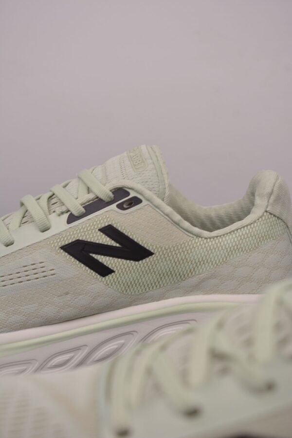 New Balance Fresh Foam Evoz v2 Light Green