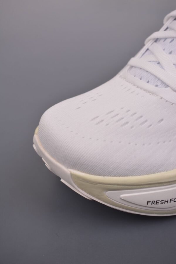 New Balance Fresh Foam White Black