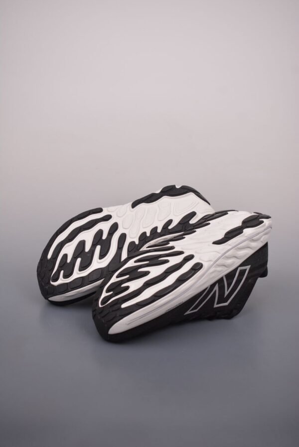 New Balance Fresh Foam x Vongo v6 Black White