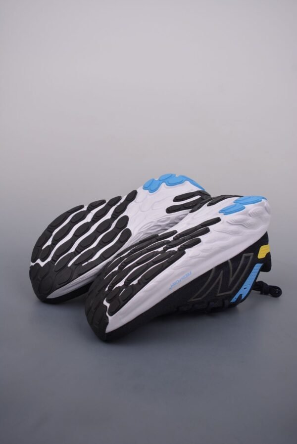 New Balance Fresh Foam Evoz v2 Black Blue White
