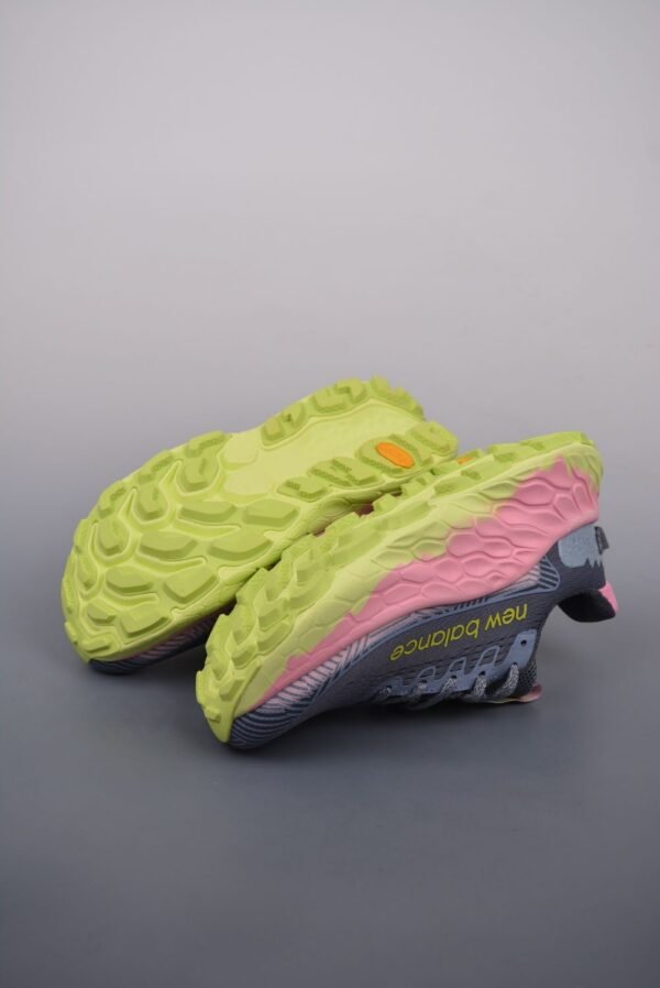 New Balance Fresh Foam Evoz v2 Grey Pink Green