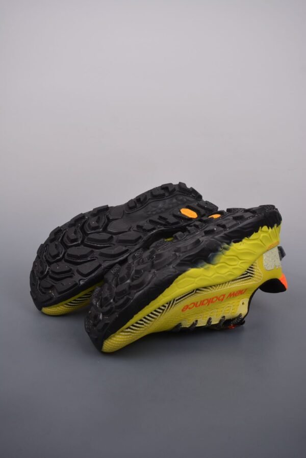 New Balance Fresh Foam Evoz v2 Yellow