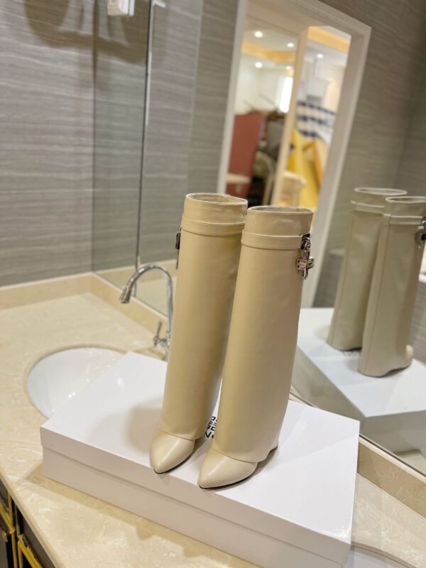 Givenchy Shark Lock 24ss Long Boots Cream
