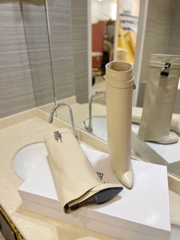 Givenchy Shark Lock 24ss Long Boots Cream
