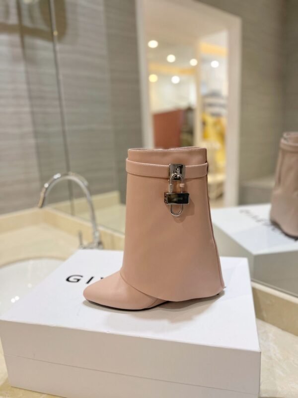 Givenchy Shark Lock 24ss Pink