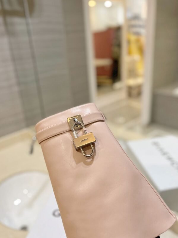 Givenchy Shark Lock 24ss Pink