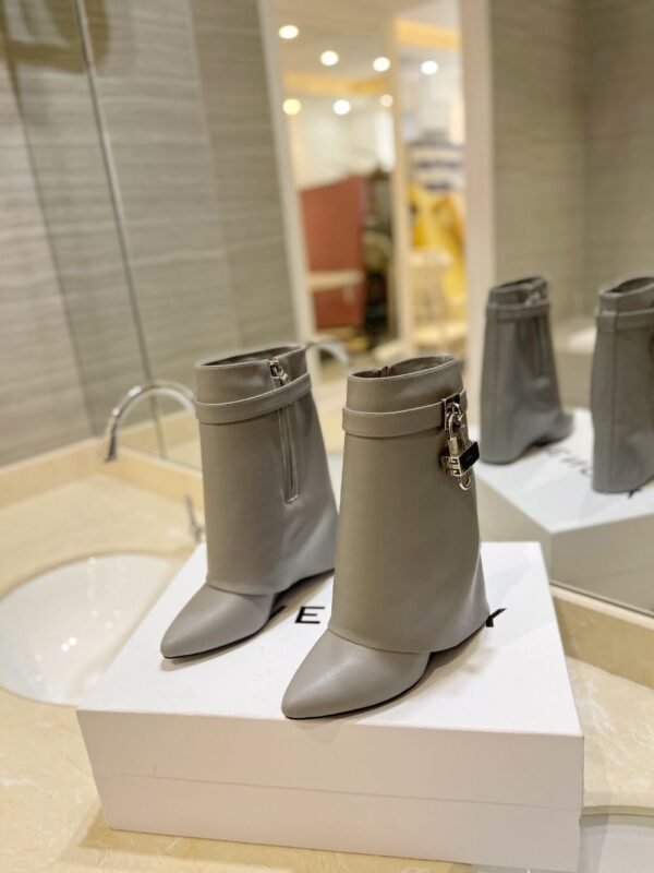 Givenchy Shark Lock 24ss Grey