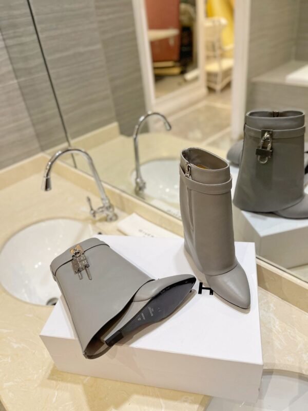 Givenchy Shark Lock 24ss Grey