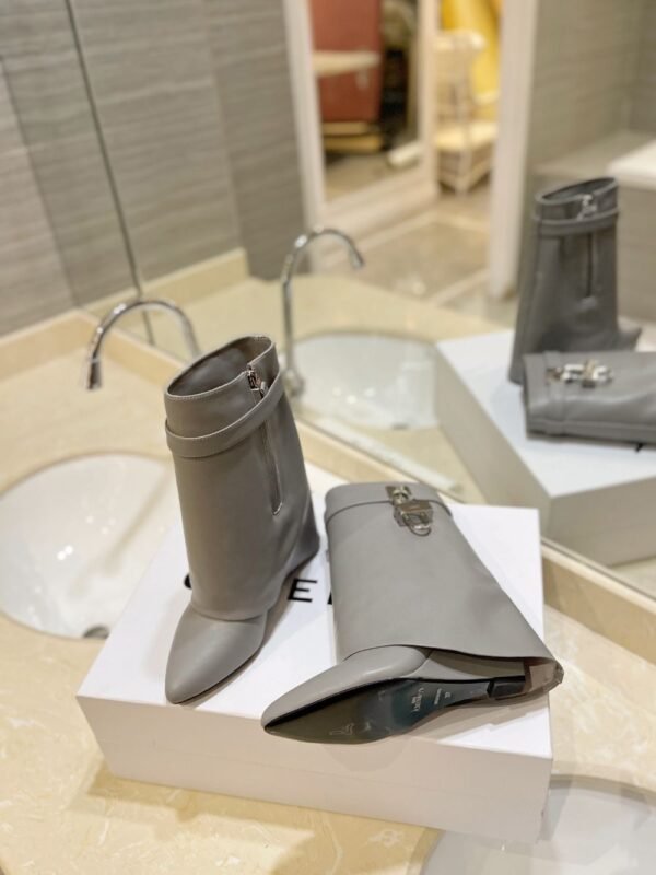 Givenchy Shark Lock 24ss Grey