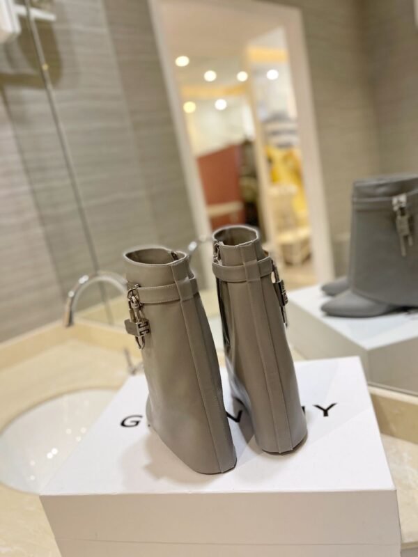 Givenchy Shark Lock 24ss Grey