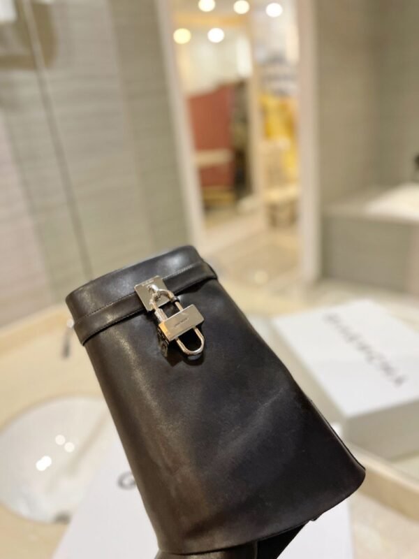 Givenchy Shark Lock 24ss Black