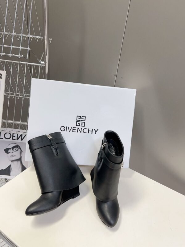 Givenchy Shark Lock Ankle Boots Black