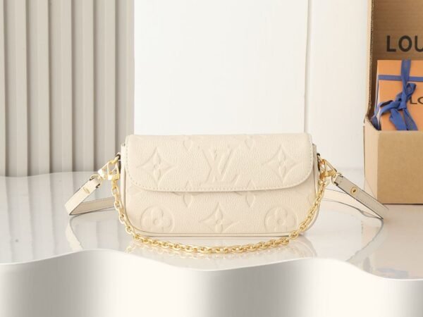 Louis Vuitton Bag Wallet On Chain Ivy M82210